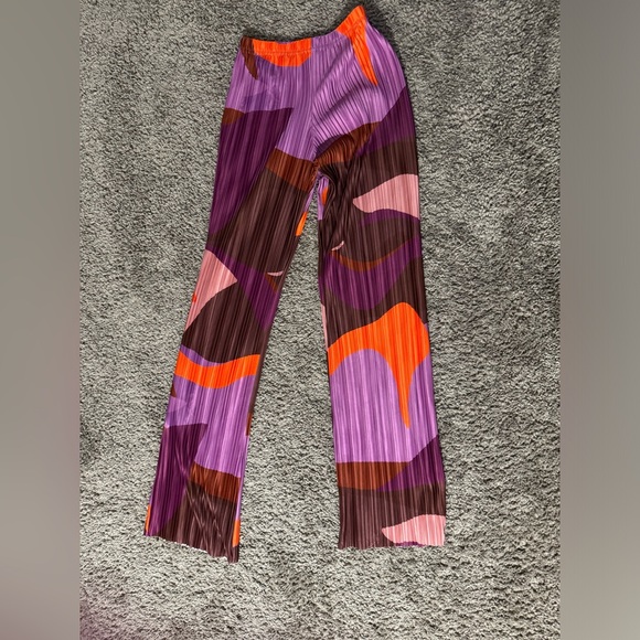 Pink Print Plisse High Waist
Wide Leg Pants. US 2 - Picture 6 of 6